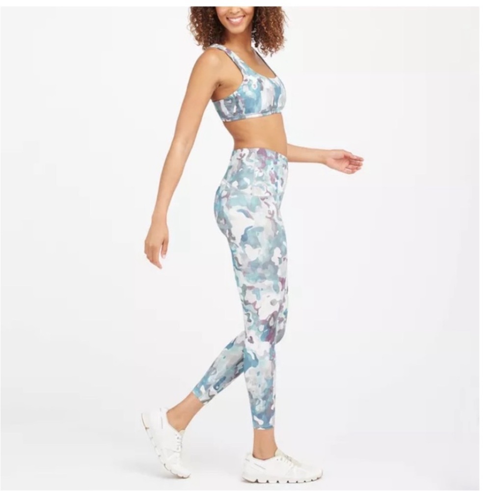 SPANX Booty Boost Active Printed 7/8 Leggings - Picture 9 of 11